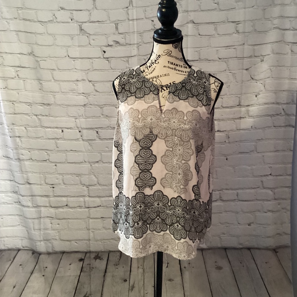 Violet & Claire Sleeveles Aztec Pattern Crew Neck Pullover Blouse w/Keyhole Sz M